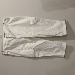 NWOT TNL Mode White Cargo Capri